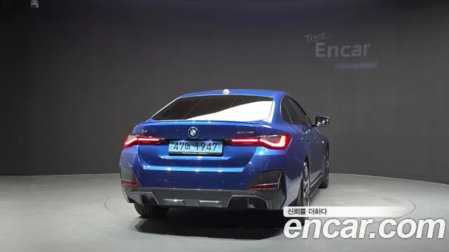 BMW i4 — Фото автомобиля 4
