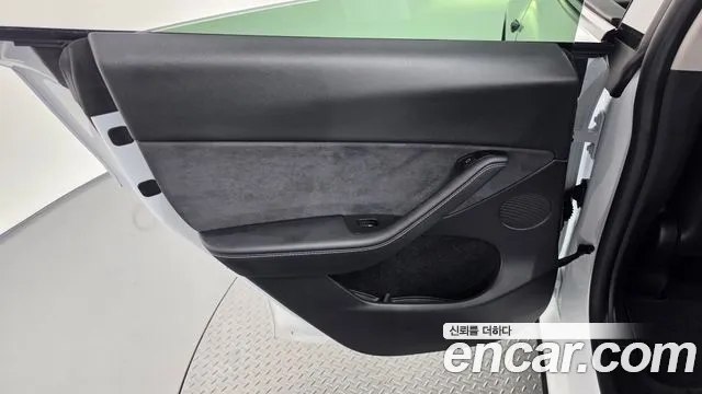 Tesla Model Y — Фото автомобиля 14