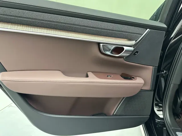 Volvo S90 — Фото автомобиля 22
