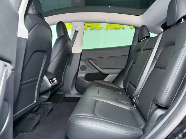 Tesla Model Y — Фото автомобиля 13