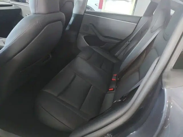 Tesla Model 3 — Фото автомобиля 16
