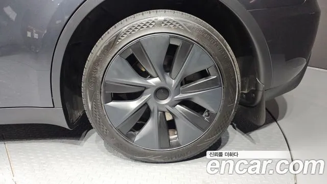 Tesla Model Y — Фото автомобиля 18