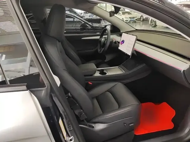Tesla Model Y — Фото автомобиля 24