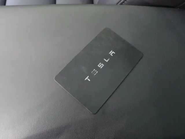 Tesla Model Y — Фото автомобиля 13