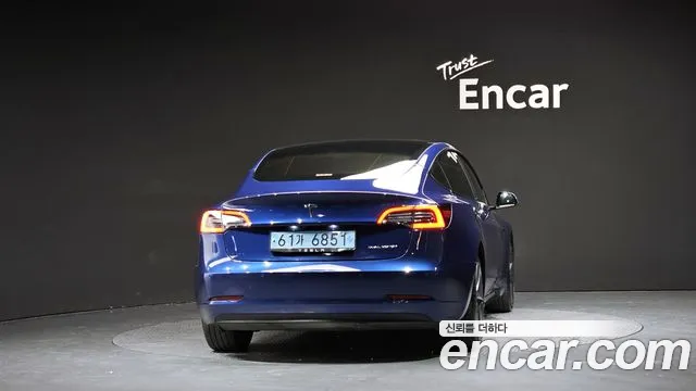Tesla Model 3 — Фото автомобиля 3