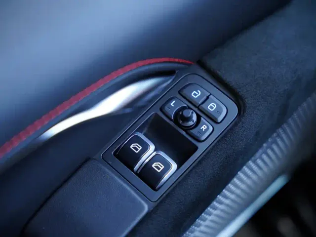 Lotus Emira — Фото автомобиля 25
