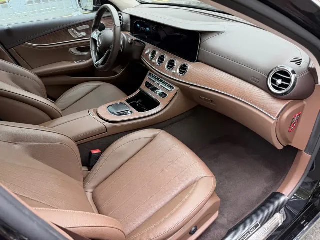 Mercedes-Benz E-Class — Фото автомобиля 15