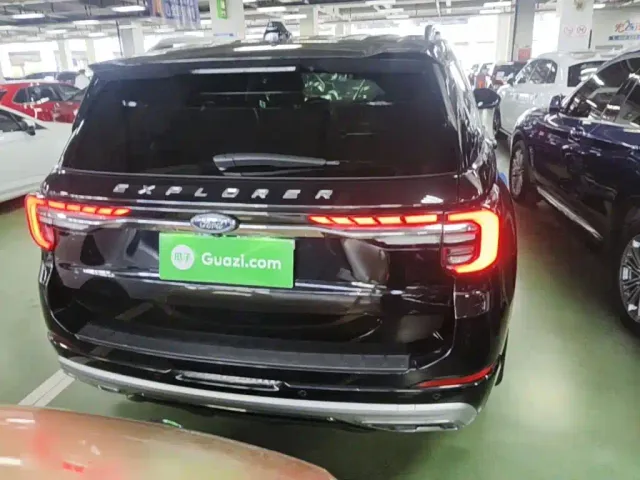 Ford Explorer — Фото автомобиля 5