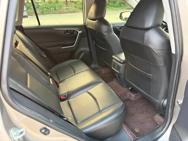 Toyota RAV4 — Фото автомобиля 14