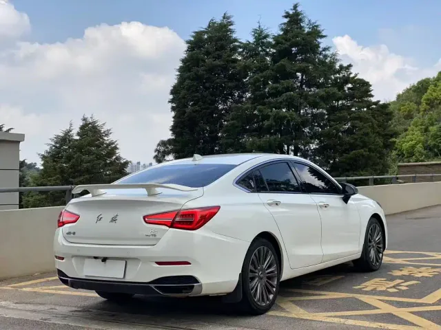 Hongqi H5 — Фото автомобиля 9