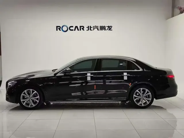 Mercedes-Benz E-Class — Фото автомобиля 3