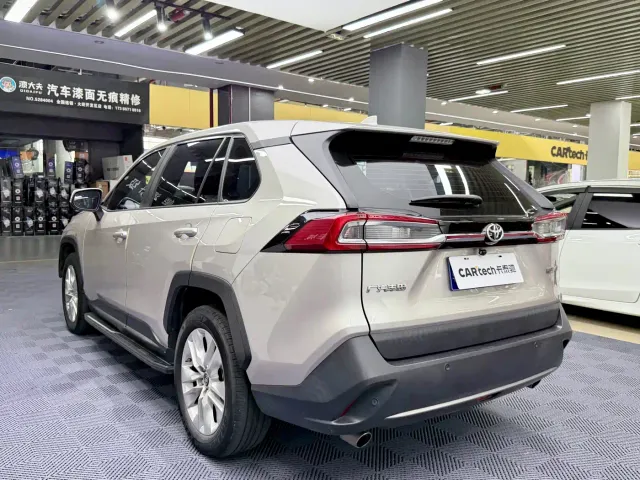 Toyota Wildlander — Фото автомобиля 12