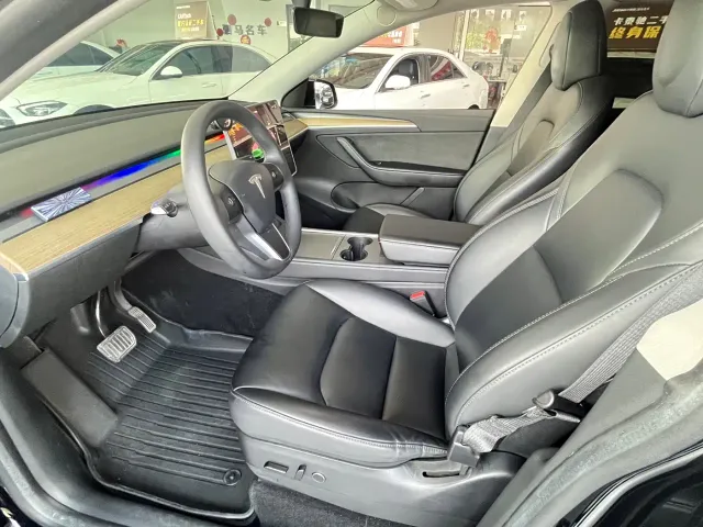 Tesla Model Y — Фото автомобиля 8