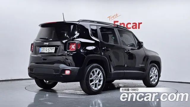 Jeep Renegade — Фото автомобиля 2