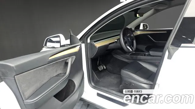 Tesla Model Y — Фото автомобиля 10