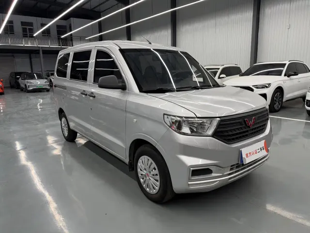 Wuling Hongguang V — Фото автомобиля 3
