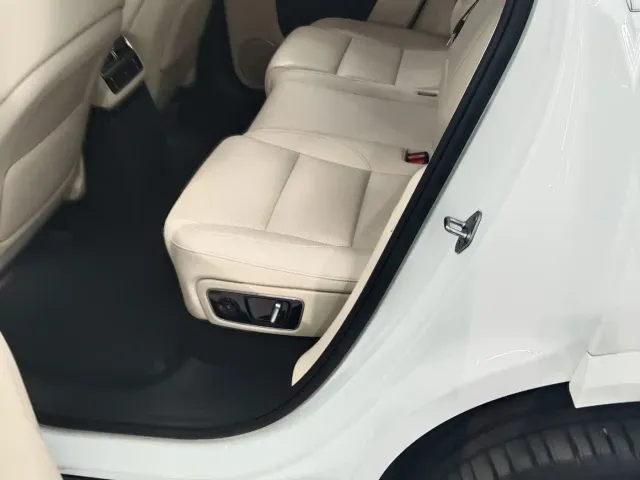 Li Auto L7 — Фото автомобиля 12