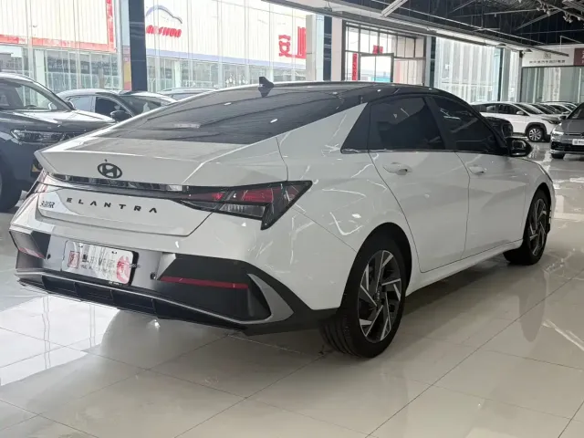 Hyundai Elantra — Фото автомобиля 6