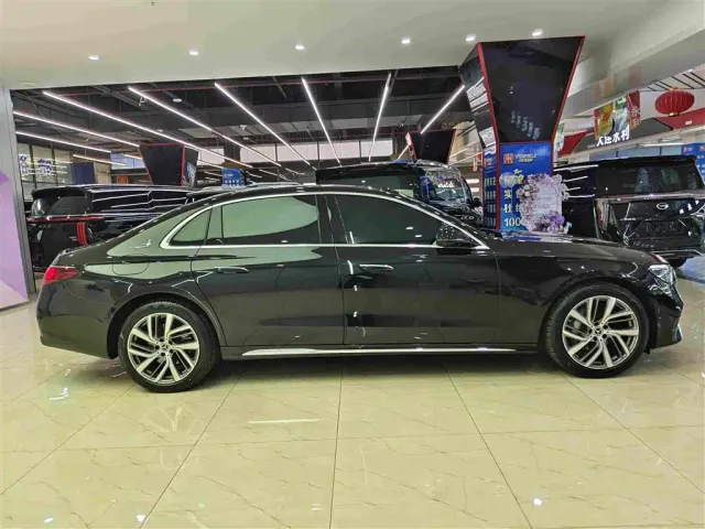 Mercedes-Benz E-Class — Фото автомобиля 16