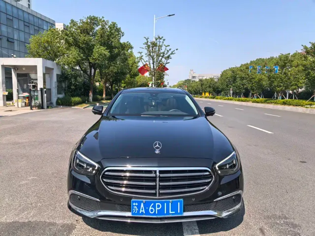 Mercedes-Benz E-Class — Фото автомобиля 2