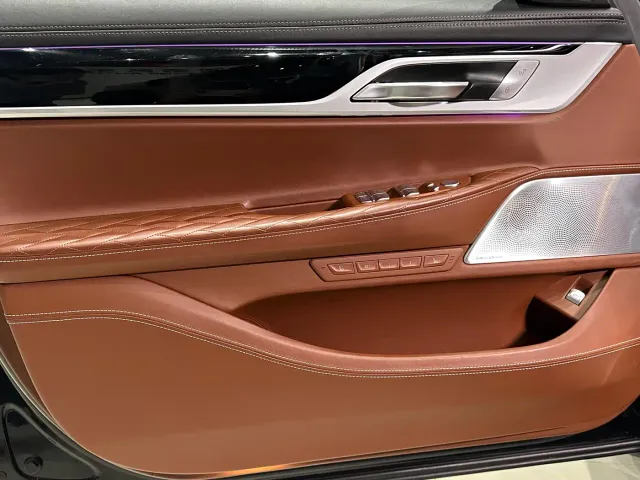 BMW 7 Series — Фото автомобиля 12