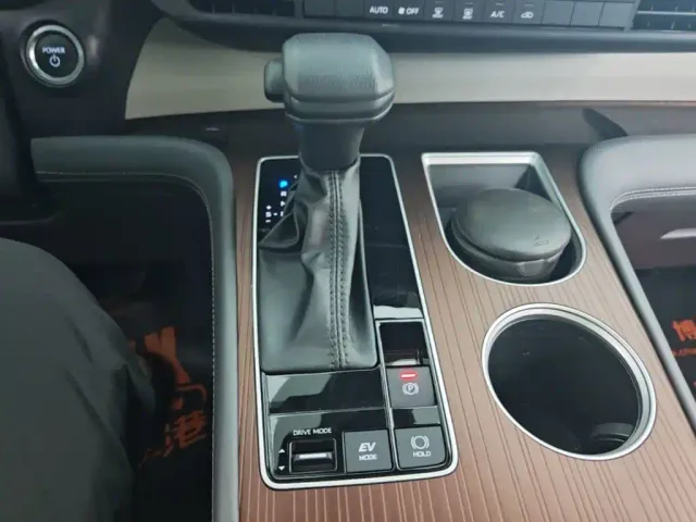 Toyota Sienna — Фото автомобиля 13