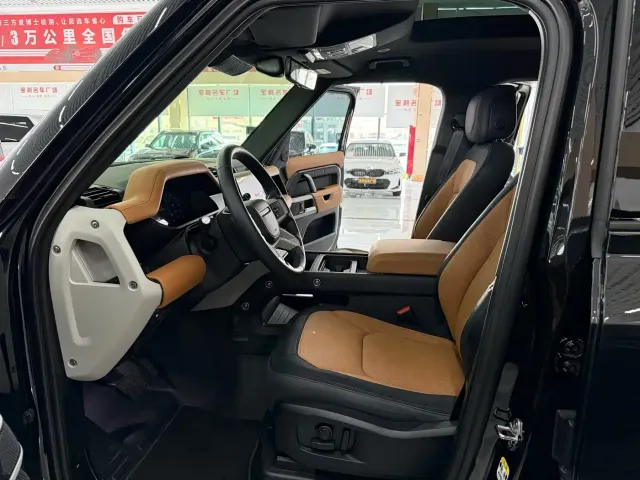 Land Rover Defender — Фото автомобиля 11
