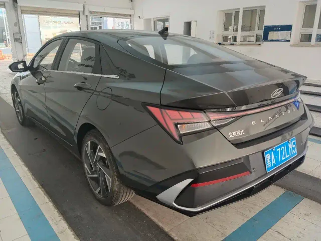 Hyundai Elantra — Фото автомобиля 5