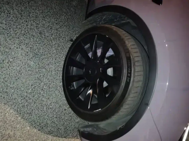 Tesla Model Y — Фото автомобиля 6