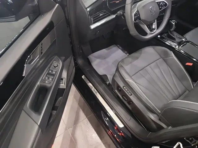Volkswagen Passat — Фото автомобиля 15