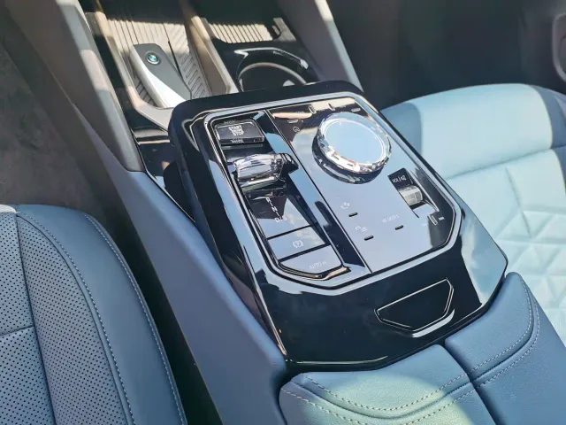 BMW 5 Series — Фото автомобиля 16