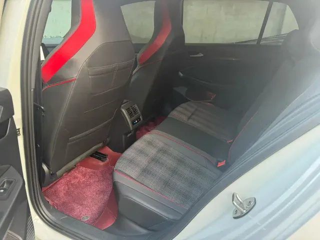 Volkswagen Golf GTI — Фото автомобиля 8