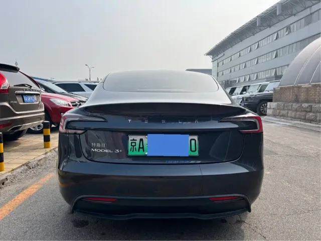Tesla Model 3 — Фото автомобиля 5