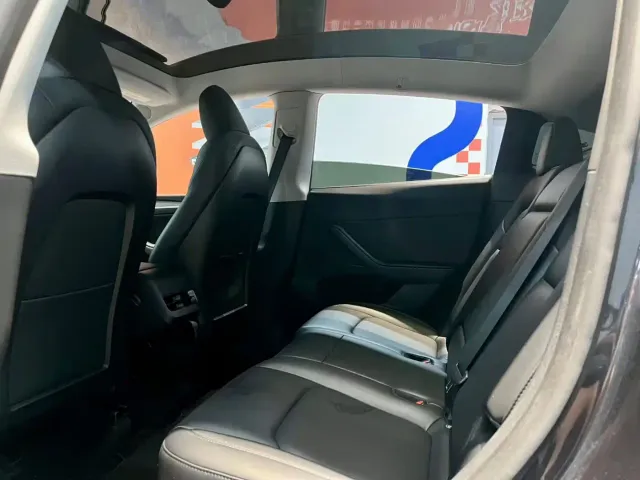 Tesla Model Y — Фото автомобиля 7