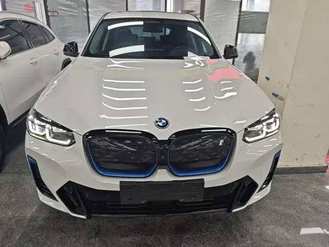 BMW iX3 — Фото автомобиля 2