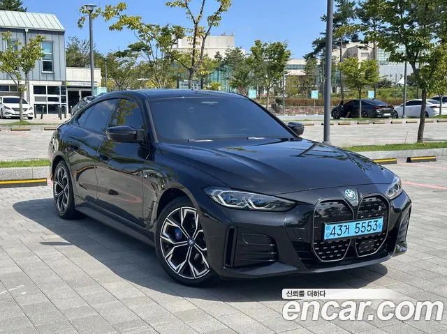 Фотография автомобиля — BMW i4
