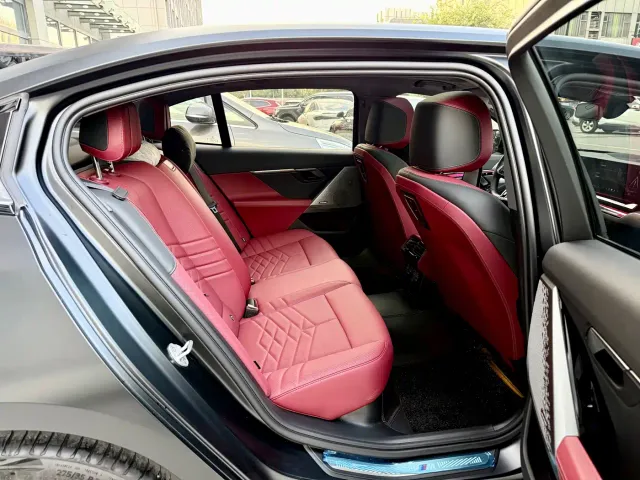 BMW 5 Series — Фото автомобиля 30