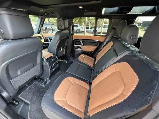 Land Rover Defender — Фото автомобиля 2