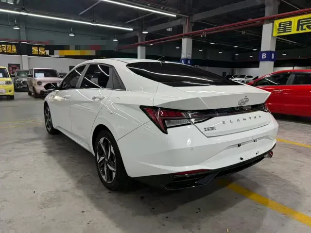 Hyundai Elantra — Фото автомобиля 10