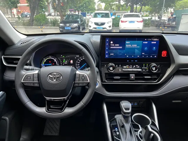 Toyota Highlander — Фото автомобиля 15