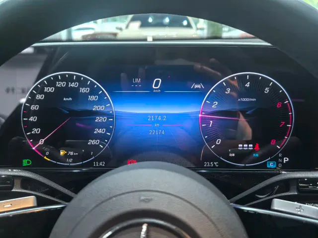 Mercedes-Benz E-Class — Фото автомобиля 10