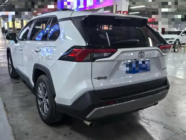 Toyota RAV4 — Фото автомобиля 14