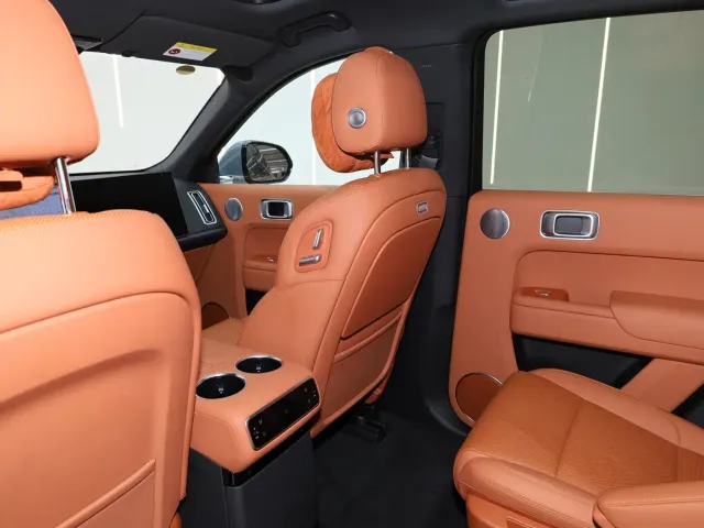 Li Auto L8 — Фото автомобиля 30