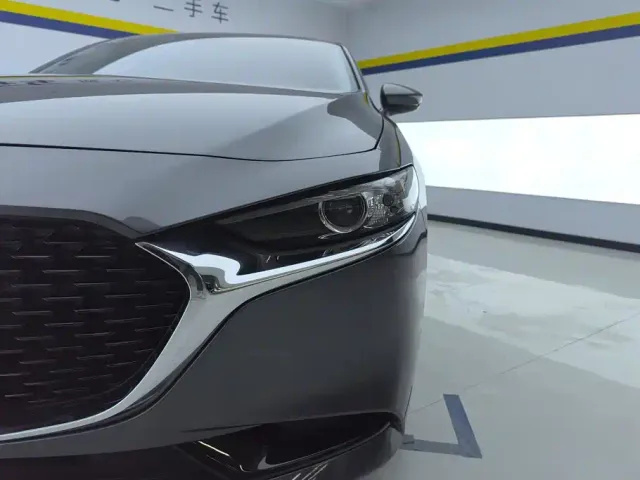 Mazda Axela — Фото автомобиля 5