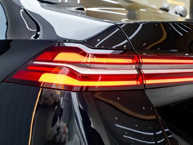 BMW 5 Series — Фото автомобиля 9