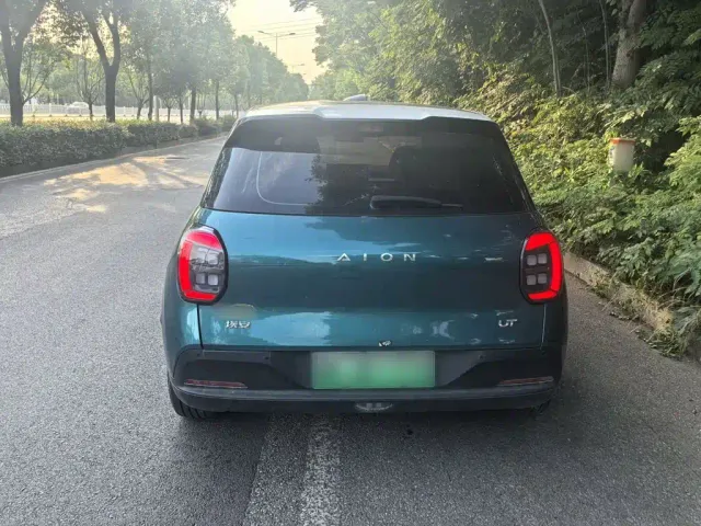 GAC Aion UT — Фото автомобиля 12