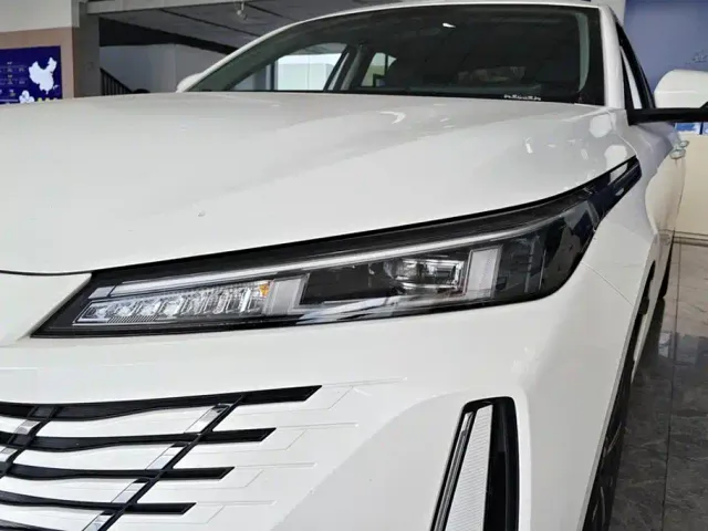 Changan Eado — Фото автомобиля 5