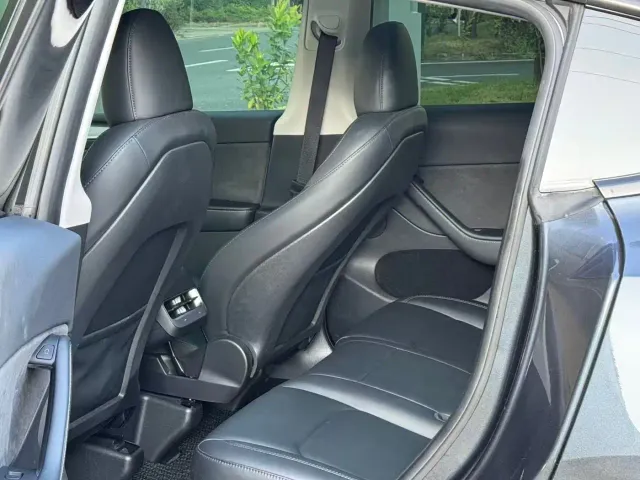 Tesla Model Y — Фото автомобиля 8