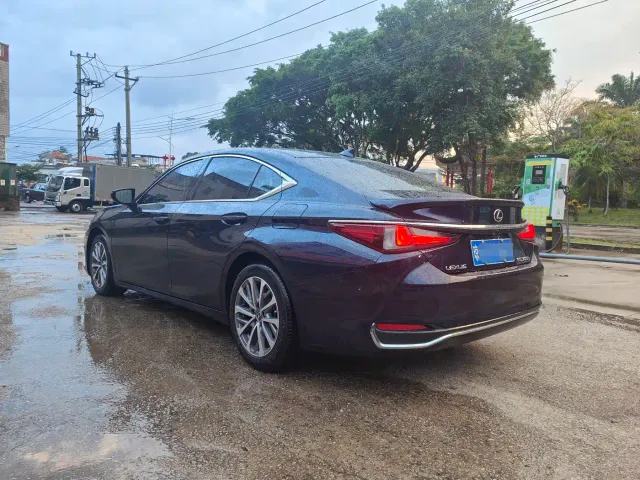 Lexus ES — Фото автомобиля 2