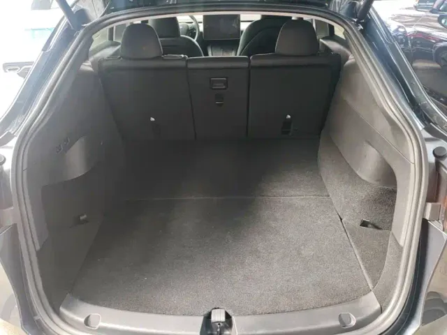 Tesla Model Y — Фото автомобиля 18